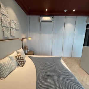 Bedroom in 4 BHK Apartment at Prabhadevi CHS, Century Bazar – for Sale