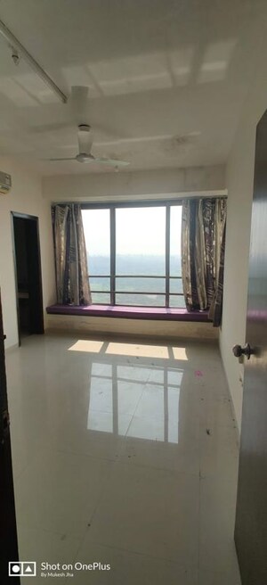 Room in 2.5 BHK Apartment at Oberoi Realty Woods, Goregaon East – for Rent