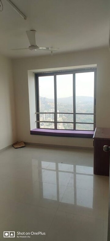 Room in 2.5 BHK Apartment at Oberoi Realty Woods, Goregaon East – for Rent