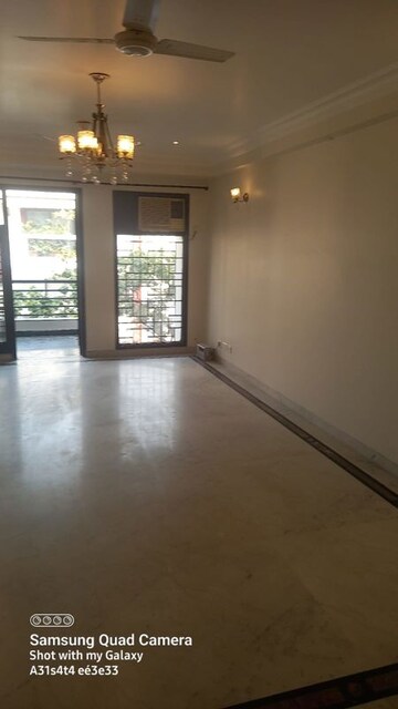 Room in 2 BHK Builder Floor at Navjeevan Vihar – for Rent