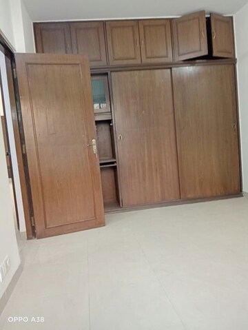 Room in 3 BHK Apartment at Andheri West – for Sale