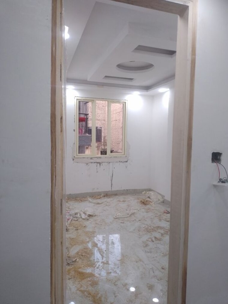 Room, govindpuri 3 Bedroom 90 Sq.Yd. Builder Floor In Govindpuri Delhi 9863988