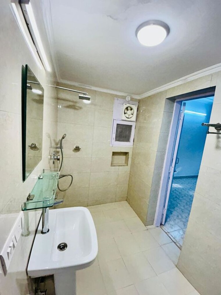 Bathroom, vasant kunj 3 Bedroom 1350 Sq.Ft. Builder Floor In Vasant Kunj Delhi 9863991