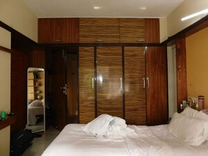 Room in 4 BHK Apartment at Bredco Hill View Park, Kandivali East – for Rent