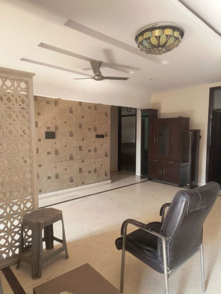 Living Room, vasant kunj 6+ Bedroom 400 Sq.Yd. Apartment In Vasant Kunj Delhi 9864006