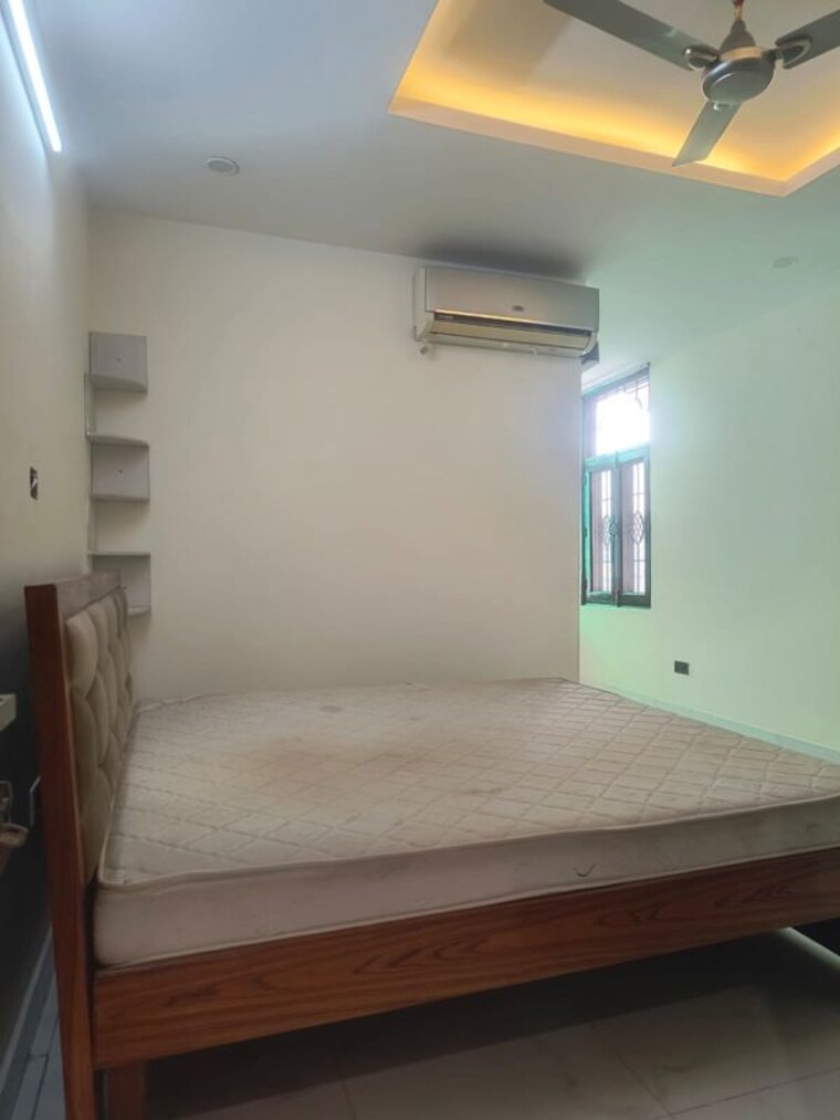 Room, vasant kunj 6+ Bedroom 400 Sq.Yd. Apartment In Vasant Kunj Delhi 9864006