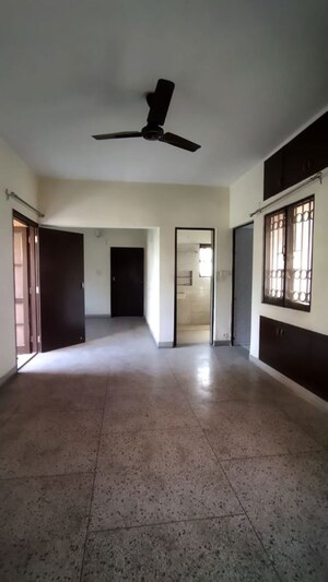Room in 2 BHK Apartment at Sarita Vihar – for Sale
