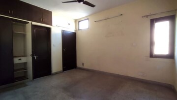 Room in 2 BHK Apartment at Sarita Vihar – for Sale