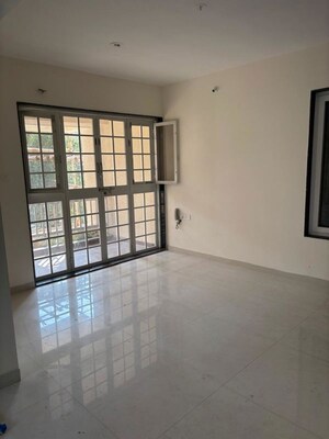 Room in 2 BHK Apartment at Mittal One Place FC Road, Fergusson College Road – for Rent