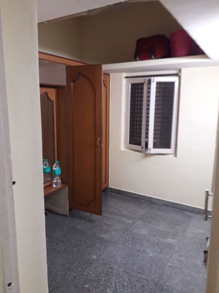 Room, teachers colony 3 Bedroom 1200 Sq.Ft. Independent House In Teachers Colony Bangalore 9853893