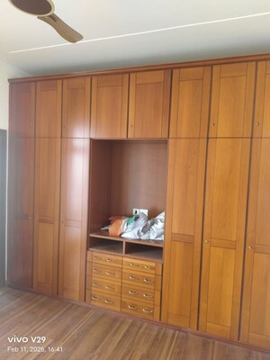 Furnished Amenities in 3 BHK Apartment at DLF The Crest, Sector 54 – for Rent