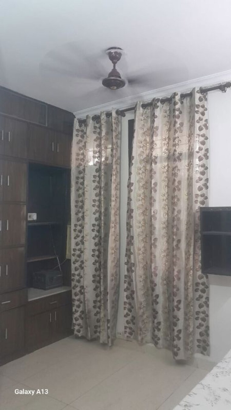 Room, sector 51 3 Bedroom 1600 Sq.Ft. Builder Floor In Sector 51 Gurgaon 9863788