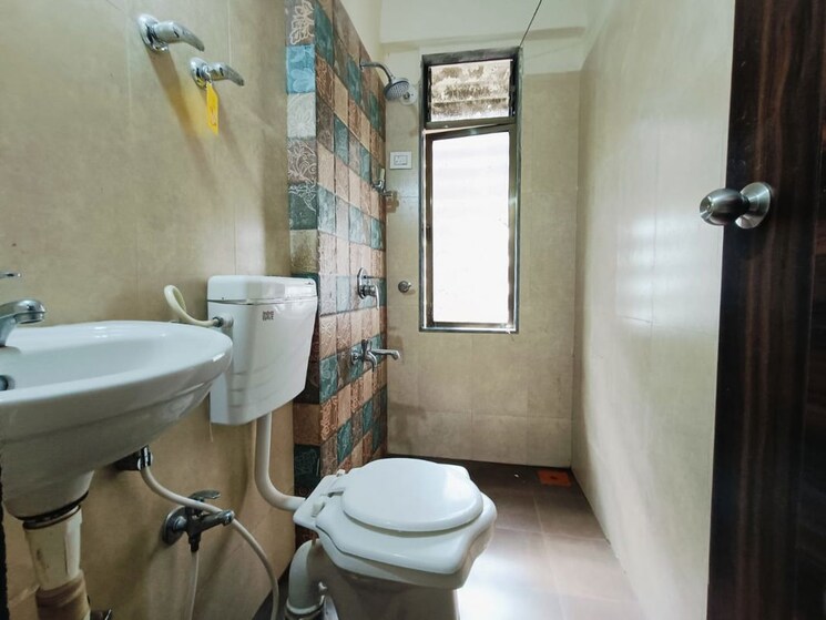 Bathroom, kalpataru-paramount 2 Bedroom 950 Sq.Ft. Apartment In Kapur Bawdi Thane 9864071