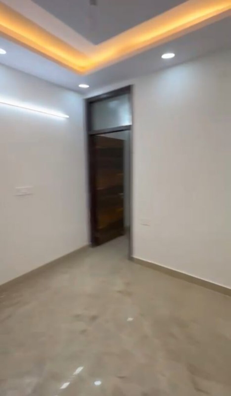 Room, west patel nagar 1 Bedroom 400 Sq.Ft. Builder Floor In West Patel Nagar Delhi 9864073