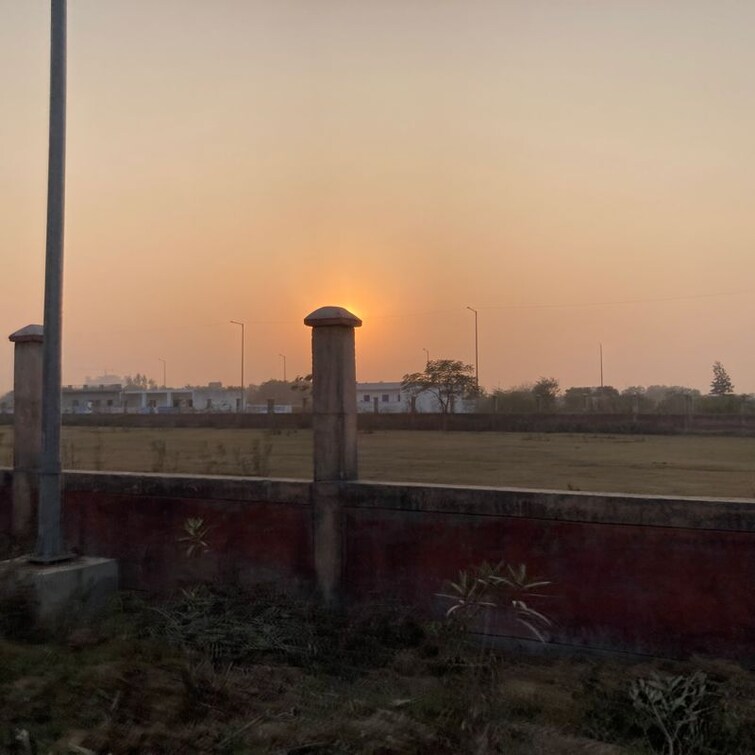 Swimming Pool, sector 18 yamuna expressway  120 Sq.Mt. Plot In Sector 18 Yamuna Expressway Greater Noida 9864083