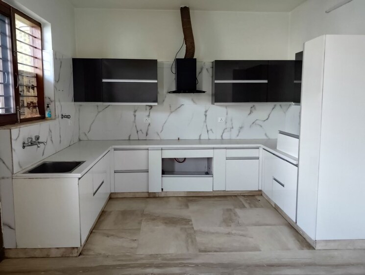 Kitchen, sector 15 3 Bedroom 2100 Sq.Ft. Builder Floor In Sector 15 Faridabad 9864096