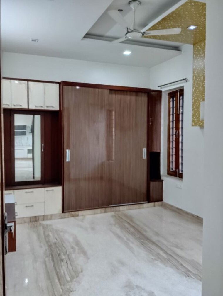 Bedroom, sector 15 3 Bedroom 2100 Sq.Ft. Builder Floor In Sector 15 Faridabad 9864096