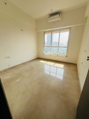 Room in 2 BHK Apartment at Kalpataru Radiance, Goregaon West – for Rent