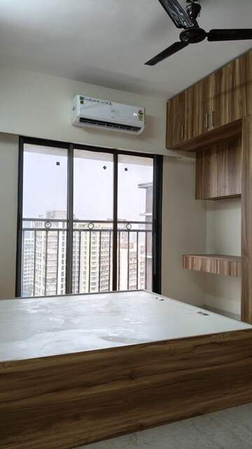 Room in 2 BHK Apartment at Pratham ARC Aura, Andheri West – for Rent