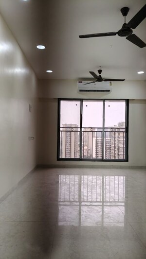 Room in 2 BHK Apartment at Pratham ARC Aura, Andheri West – for Rent