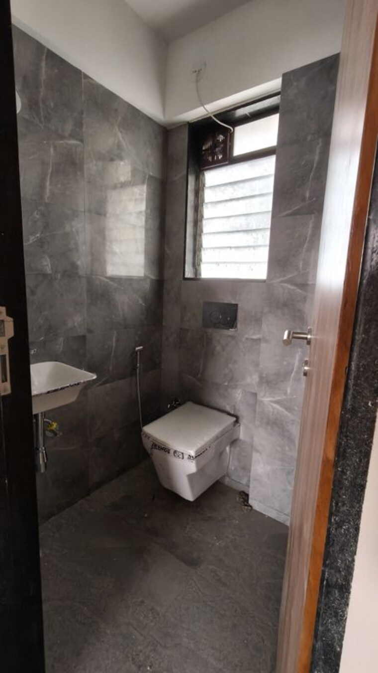 Bathroom, pratham-arc-aura 2 Bedroom 628 Sq.Ft. Apartment In Andheri West Mumbai 9864116