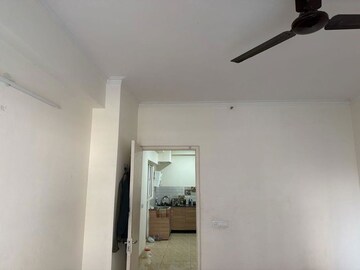 Room in 3 BHK Apartment at Gaur Yamuna City 16th Park View, Gaur Yamuna City – for Sale
