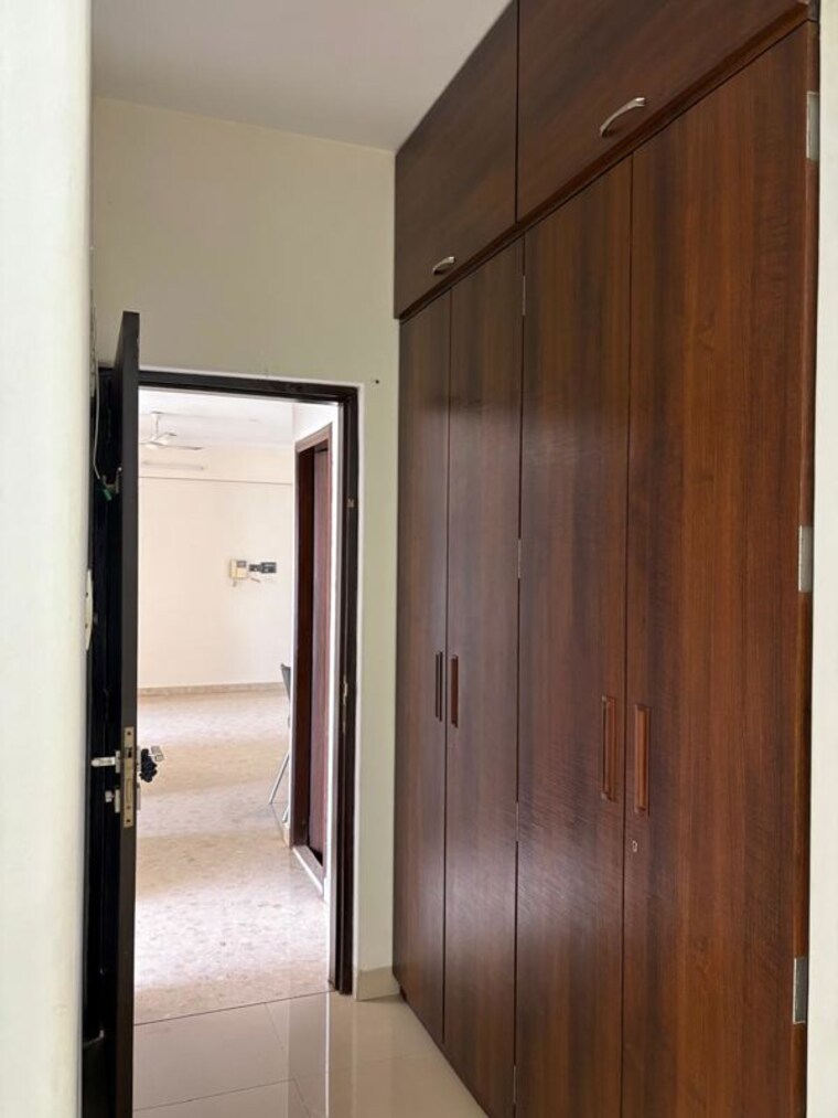 Room, satellite-tower 3 Bedroom 1750 Sq.Ft. Apartment In Goregaon East Mumbai 9611863