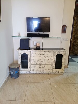 Furnished Amenities in 2 BHK Apartment at Gaur City 7th Avenue, Sector 4 Greater Noida – for Rent