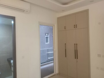 Building Lobby in 3 BHK Builder Floor at Smart World Orchard, Sector 61 – for Rent