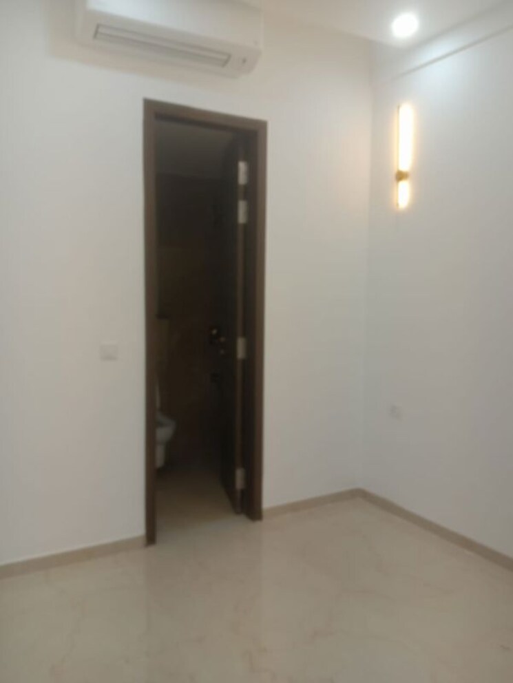 Room, smart-world-orchard 3 Bedroom 1600 Sq.Ft. Builder Floor In Sector 61 Gurgaon 9864148