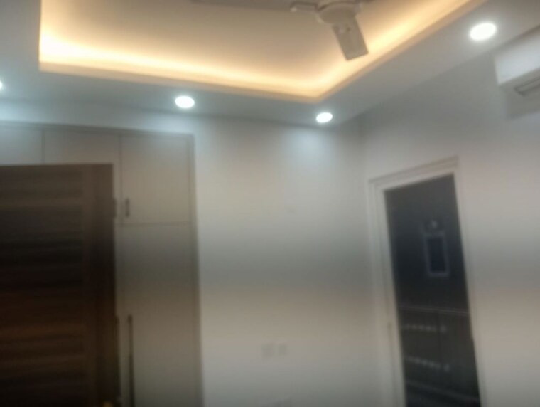 Room, smart-world-orchard 3 Bedroom 1600 Sq.Ft. Builder Floor In Sector 61 Gurgaon 9864148