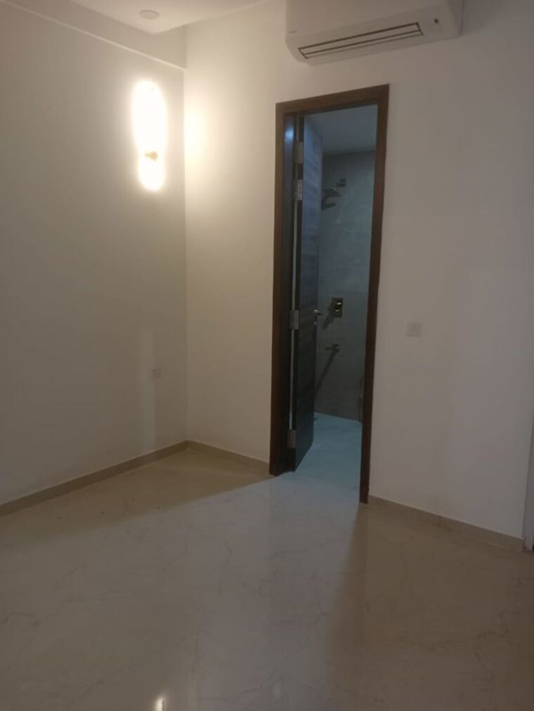 Room, smart-world-orchard 3 Bedroom 1600 Sq.Ft. Builder Floor In Sector 61 Gurgaon 9864148