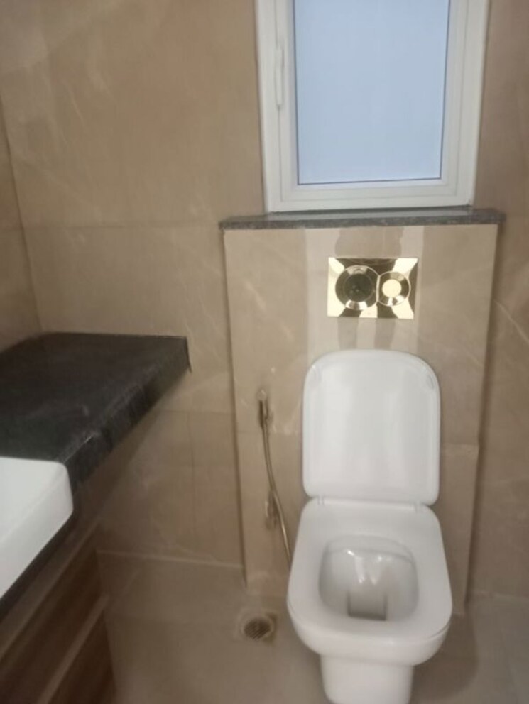 Bathroom, smart-world-orchard 3 Bedroom 1600 Sq.Ft. Builder Floor In Sector 61 Gurgaon 9864148