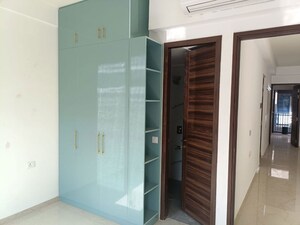 Building Lobby in 3 BHK Apartment at Smart World Orchard, Sector 61 – for Rent