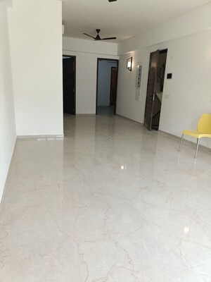 Room in 3 BHK Apartment at Smart World Orchard, Sector 61 – for Rent