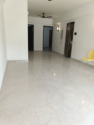 Room in 3 BHK Apartment at Smart World Orchard, Sector 61 – for Rent