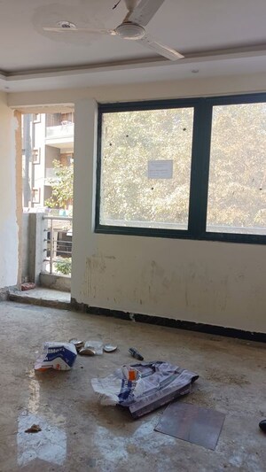 Room in 3.5 BHK Apartment at Chattarpur – for Sale