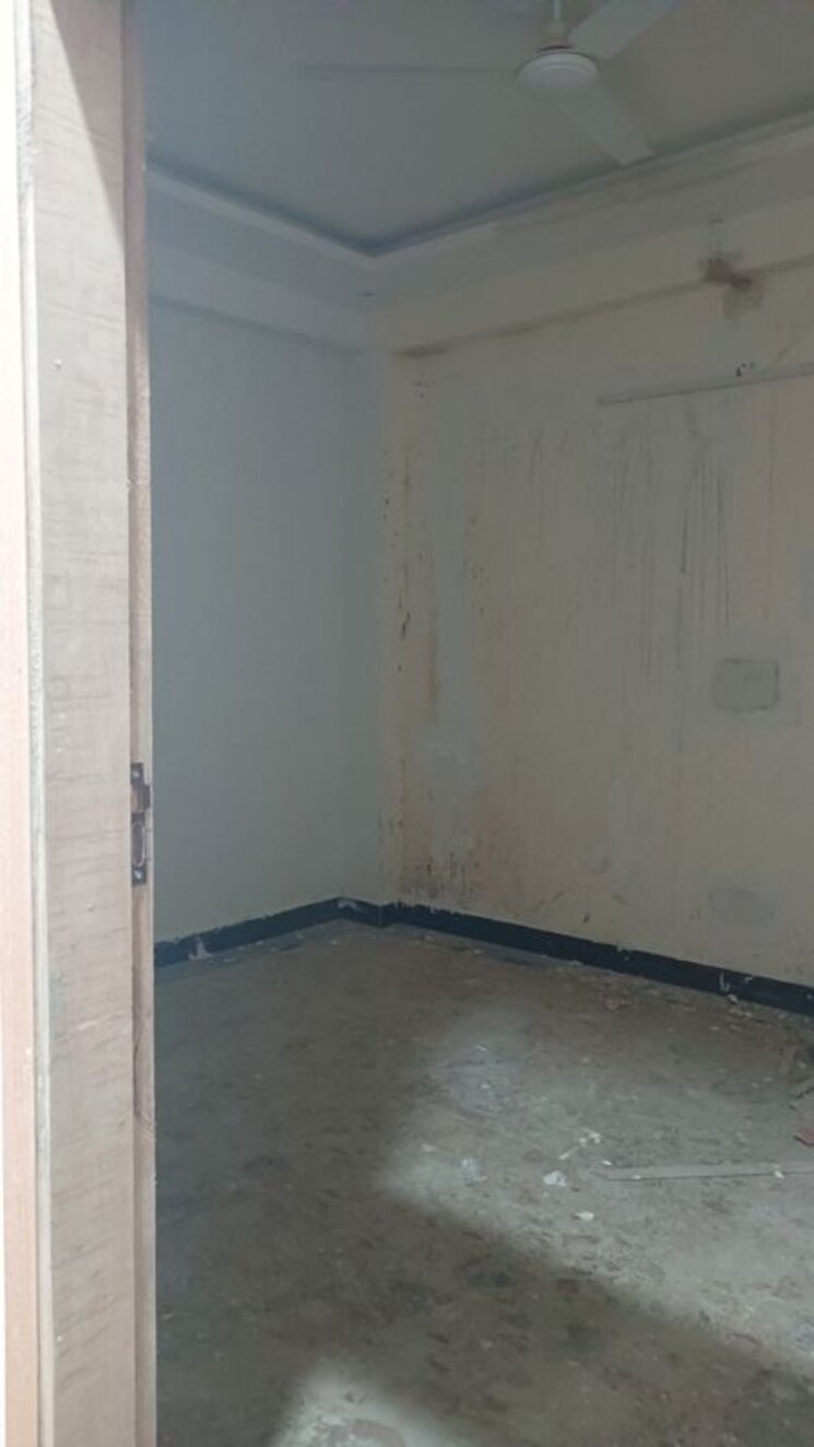 Bathroom, chattarpur 3.5 Bedroom 120 Sq.Yd. Apartment In Chattarpur Delhi 9864151