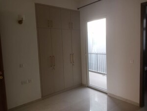 Room in 3 BHK Builder Floor at Smart World Orchard, Sector 61 – for Rent