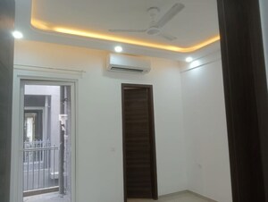 Building Lobby in 3 BHK Builder Floor at Smart World Orchard, Sector 61 – for Rent