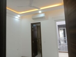 Building Lobby in 3 BHK Builder Floor at Smart World Orchard, Sector 61 – for Rent