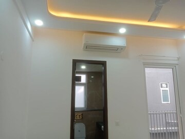 Furnished Amenities in 3 BHK Builder Floor at Smart World Orchard, Sector 61 – for Rent