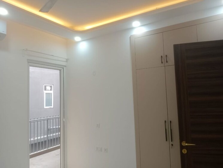 Room, smart-world-orchard 3 Bedroom 1700 Sq.Ft. Builder Floor In Sector 61 Gurgaon 9864152