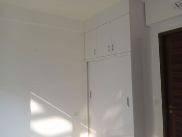 Furnished Amenities in 3 BHK Builder Floor at Smart World Orchard, Sector 61 – for Rent