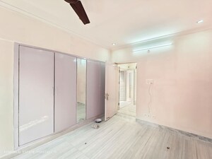 Room in 3 BHK Apartment at Vasant Kunj – for Rent