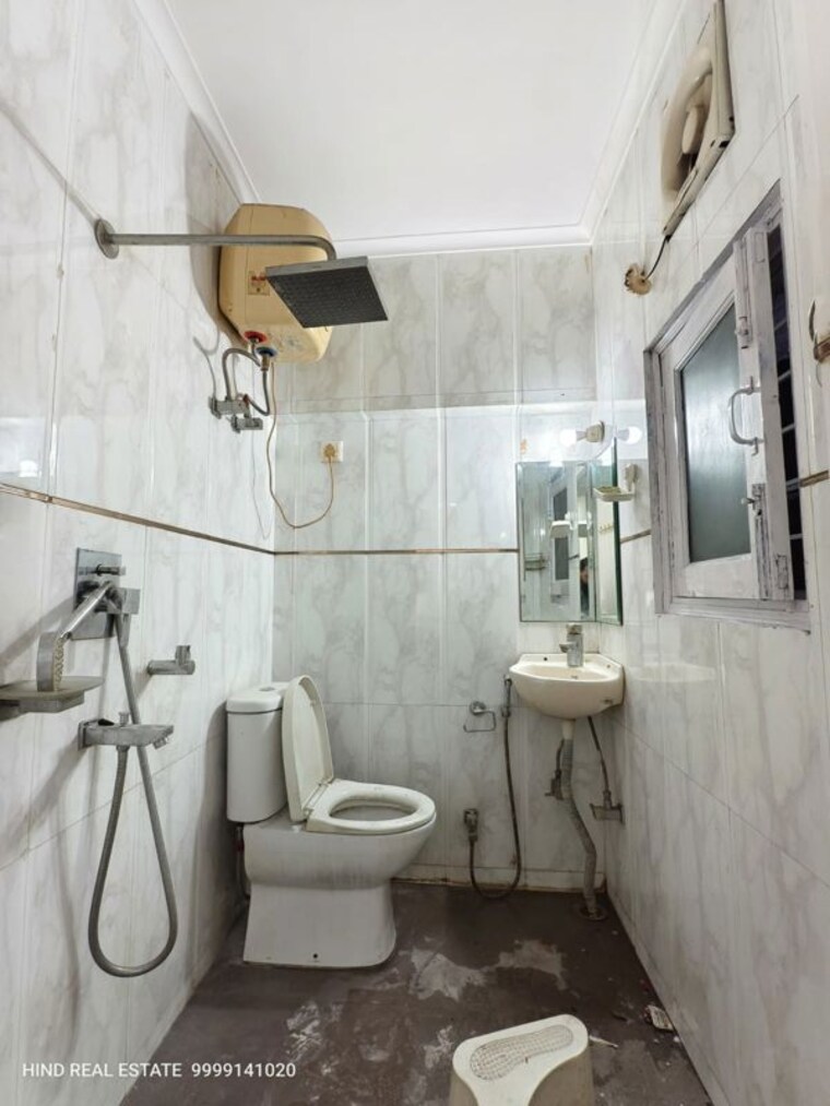 Bathroom, vasant kunj 3 Bedroom 2000 Sq.Ft. Apartment In Vasant Kunj Delhi 9864158