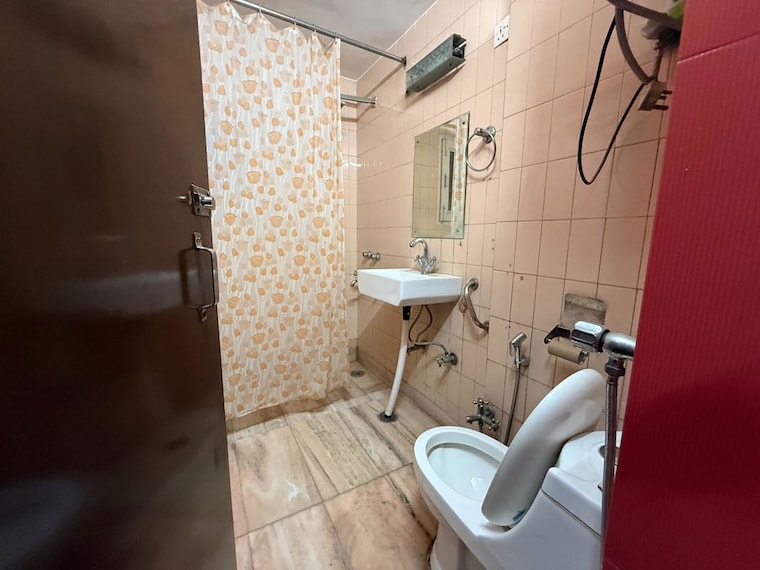 Bathroom, vasant kunj 4 Bedroom 2500 Sq.Ft. Apartment In Vasant Kunj Delhi 9864161