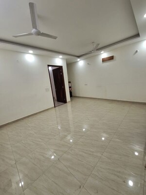 Room in 2 BHK Builder Floor at Ansal API Esencia, Sector 67 – for Rent
