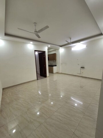 Room in 2 BHK Builder Floor at Ansal API Esencia, Sector 67 – for Rent