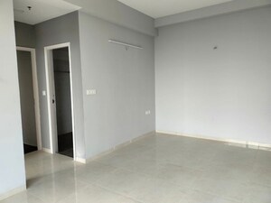 Room in 2 BHK Apartment at Supertech Hues, Sector 68 – for Rent